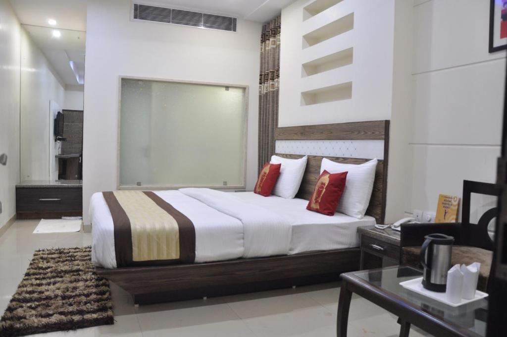 Hotel Stay Well Dx New Delhi Room photo