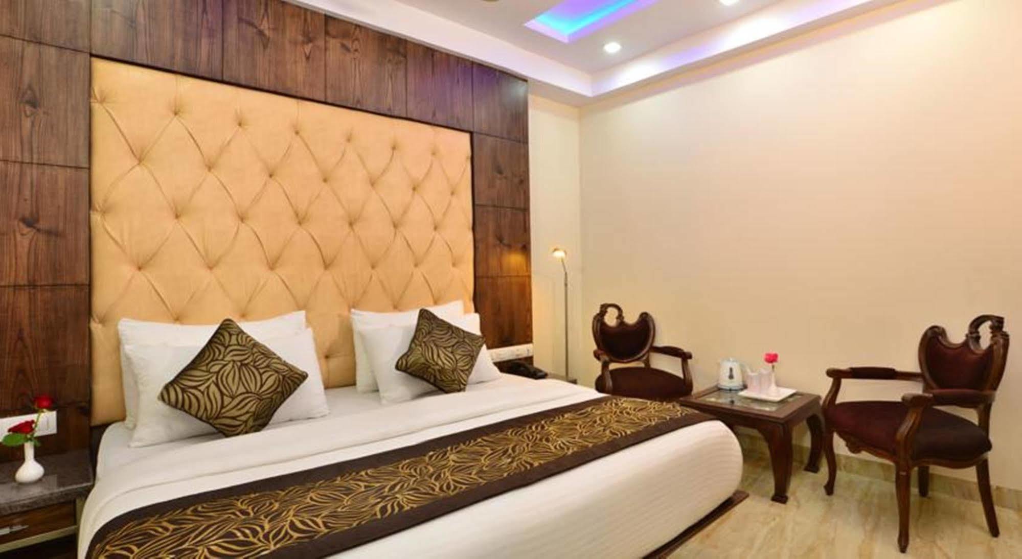Hotel Stay Well Dx New Delhi Exterior photo