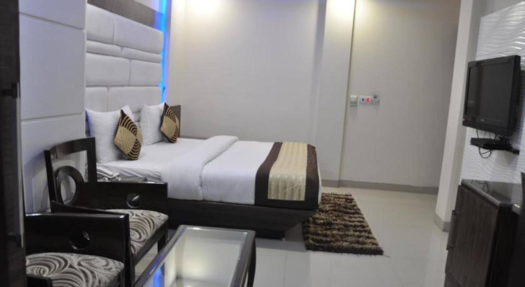 Hotel Stay Well Dx New Delhi Exterior photo