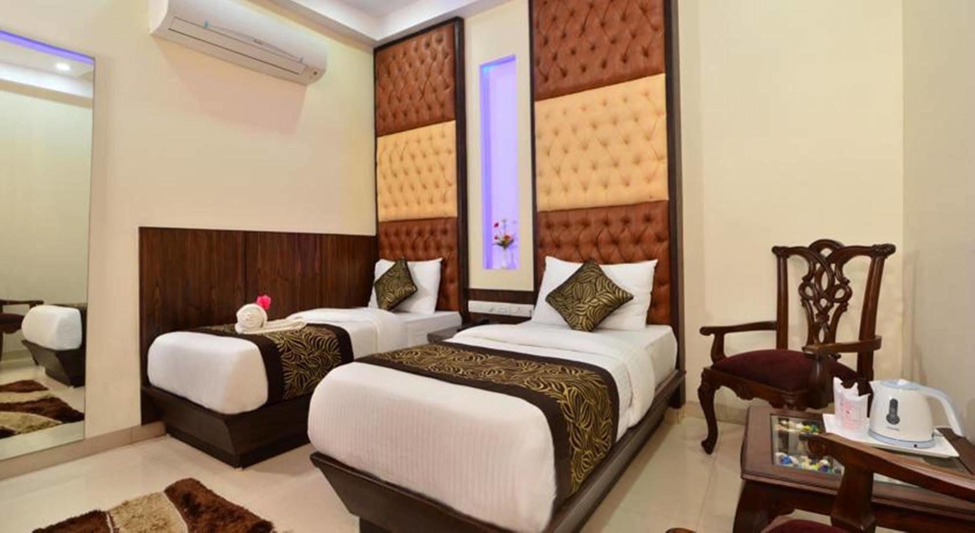 Hotel Stay Well Dx New Delhi Exterior photo
