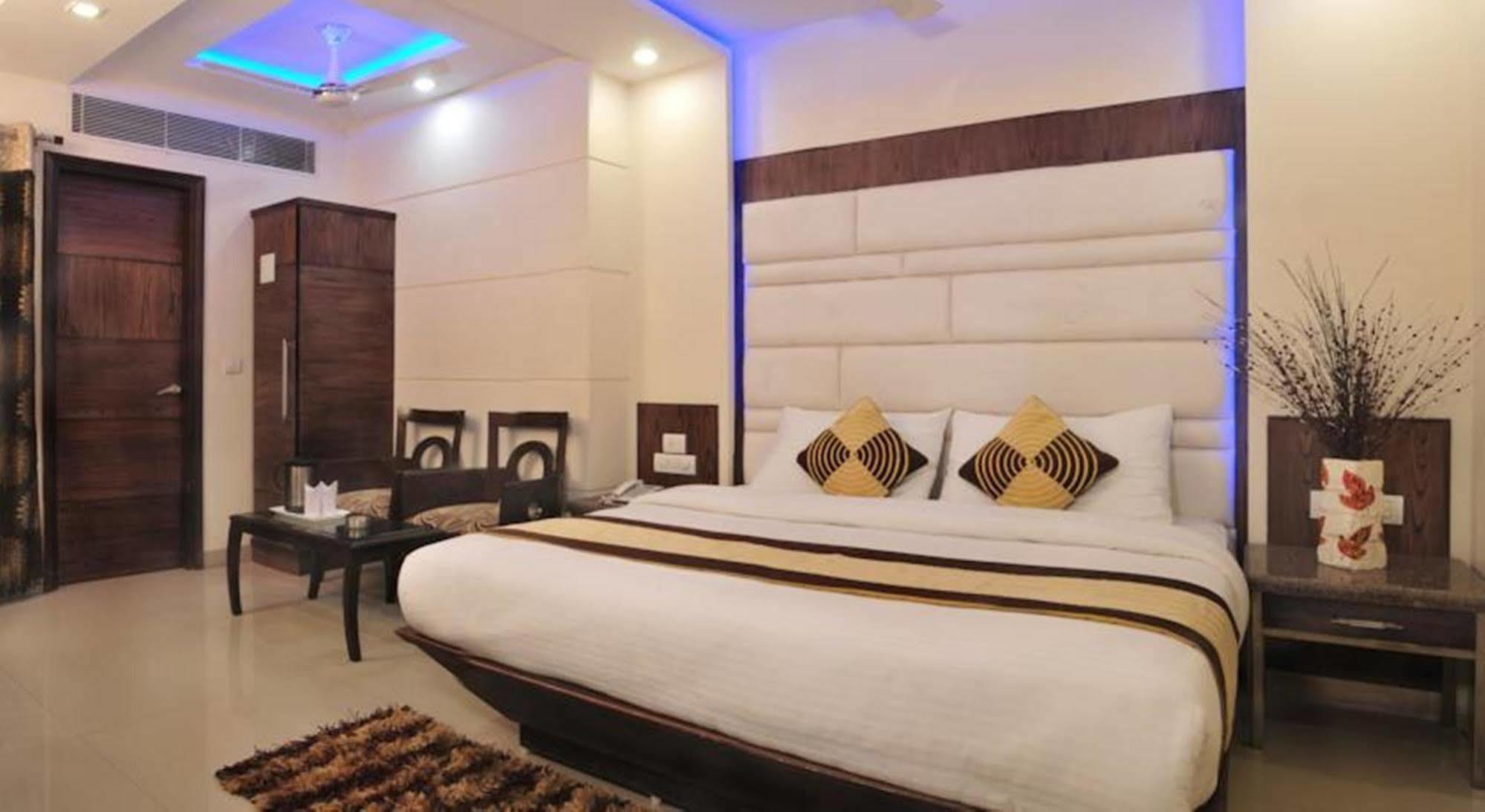 Hotel Stay Well Dx New Delhi Exterior photo