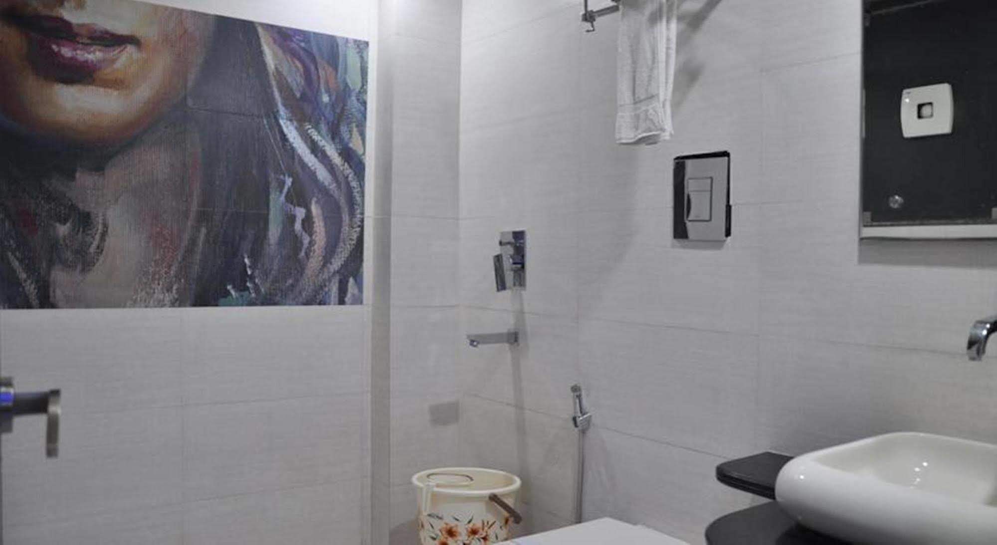 Hotel Stay Well Dx New Delhi Exterior photo