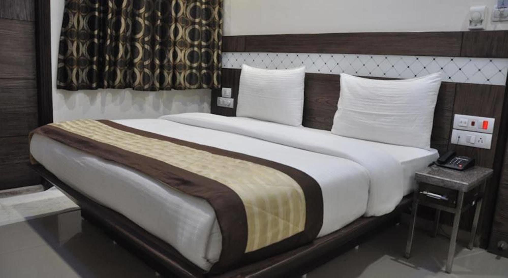 Hotel Stay Well Dx New Delhi Exterior photo
