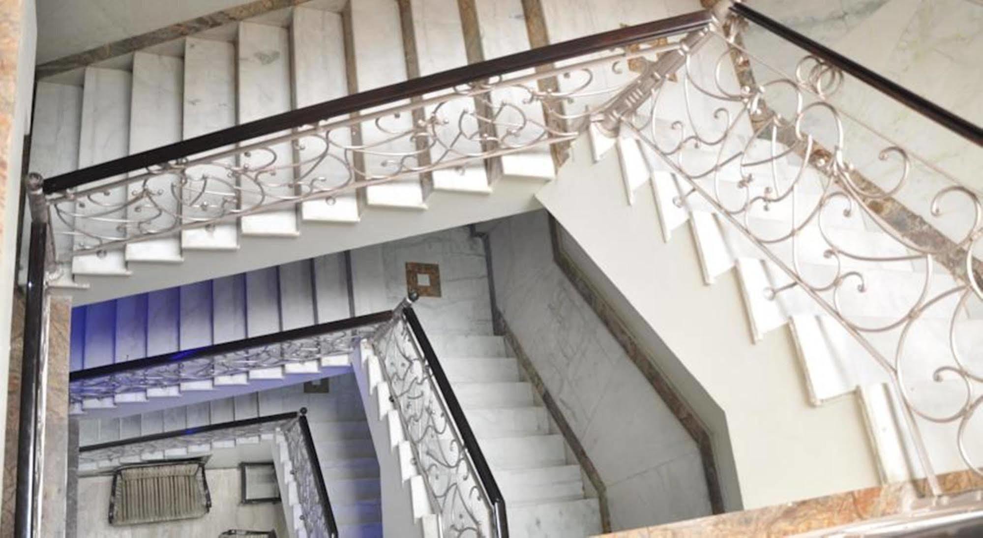 Hotel Stay Well Dx New Delhi Exterior photo